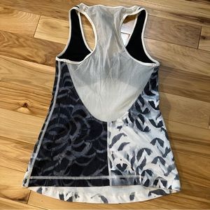 Lululemon Mesh Back Built In Bra Sz 4 Awesome Tank!